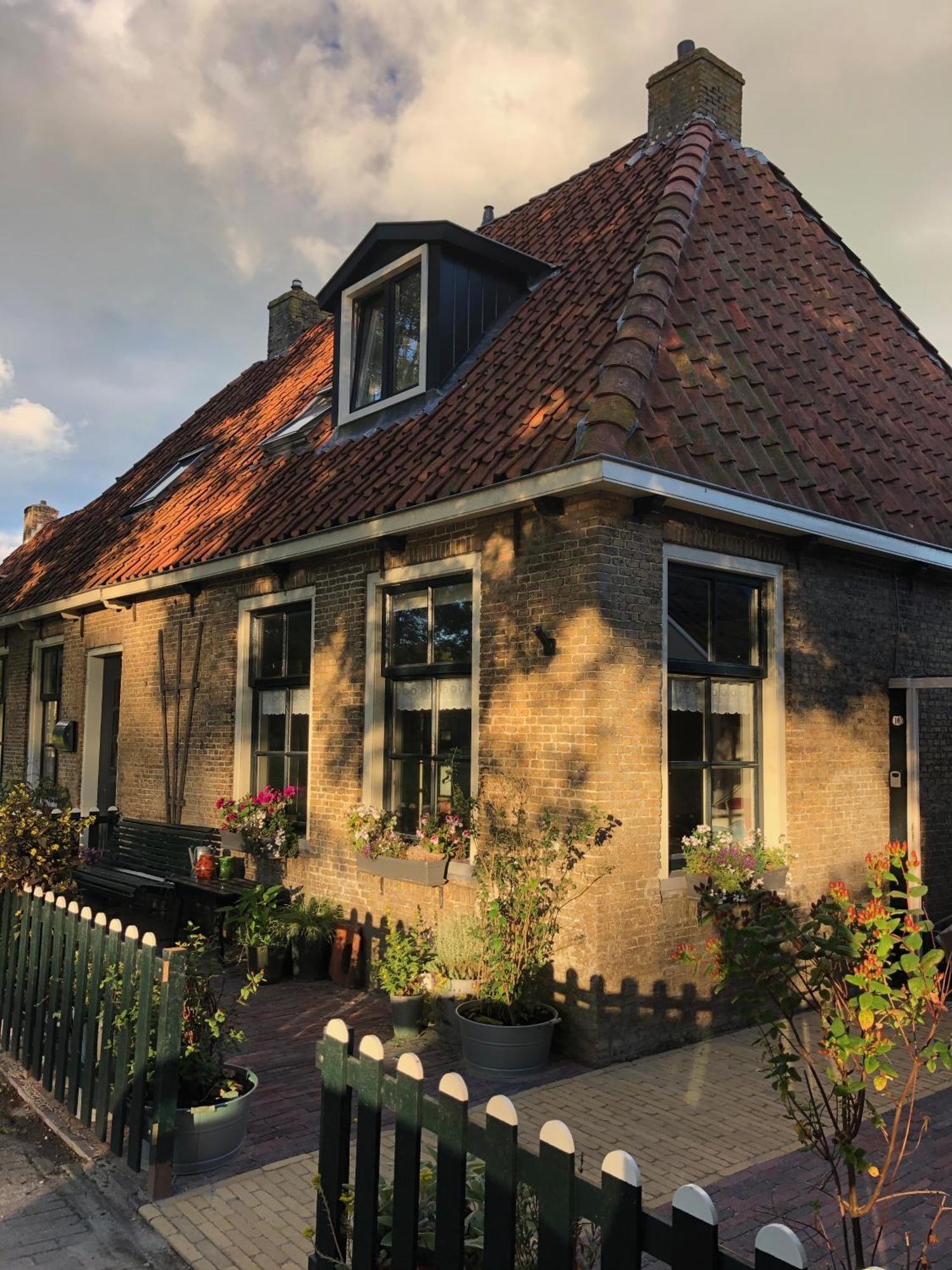 Vakantiehuis In Friesland Voor De Hele Familie Huns المظهر الخارجي الصورة